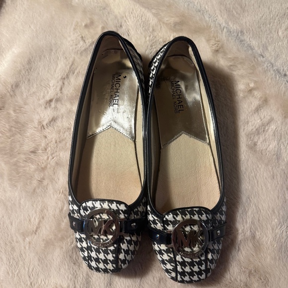 Michael Kors Flats - Picture 1 of 8
